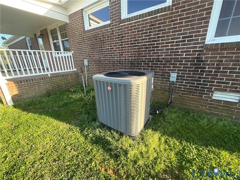 Building Photo - 26200 Selma Rd