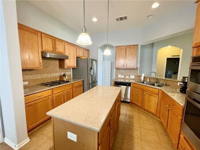 Building Photo - 501 King Eider Ln