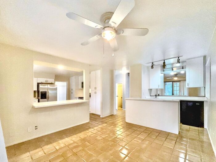 Building Photo - 6489 Rainbow Heights Rd