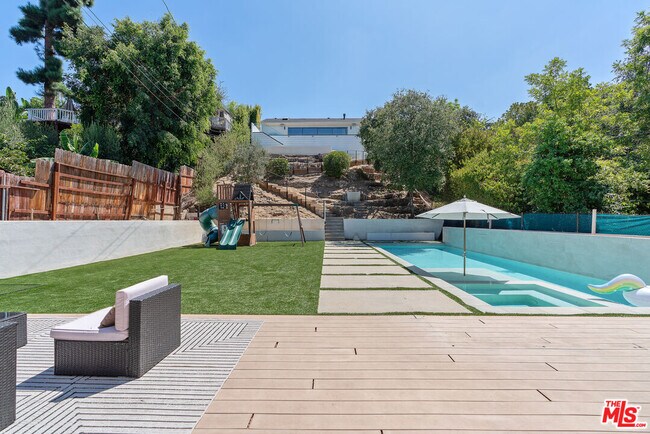 Building Photo - 5265 Dahlia Dr