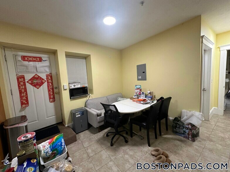 Building Photo - 55 Park Dr