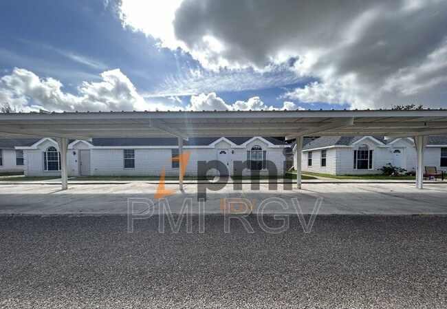 Building Photo - 515 La Mancha Dr