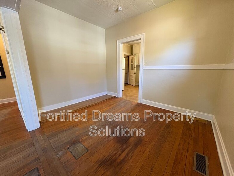 Building Photo - 2354 N Patterson Ave