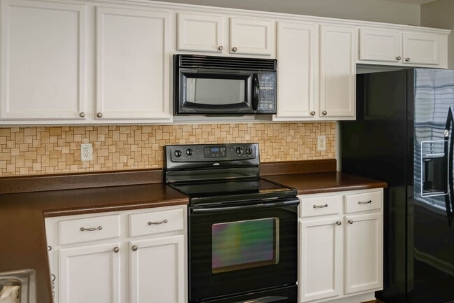 Building Photo - Lee Crossing Neighborhood, Easy access to ...