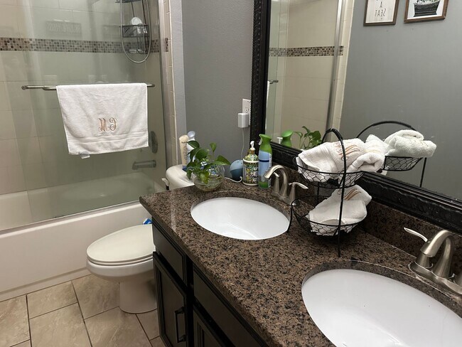 Building Photo - Fenced 4/2 in GATED COMMUNITY OF SORRENTO ...