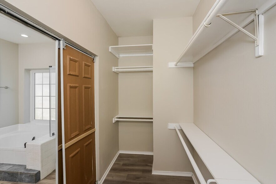 Building Photo - 11659 Foxford