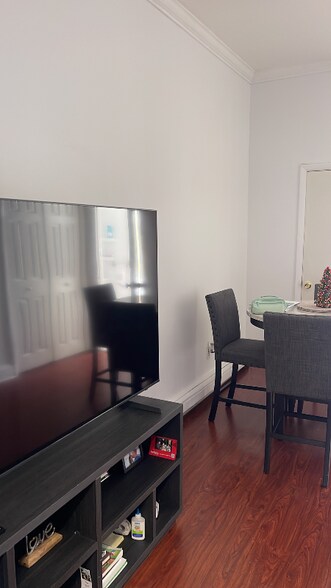 Building Photo - 150 Midland Ave