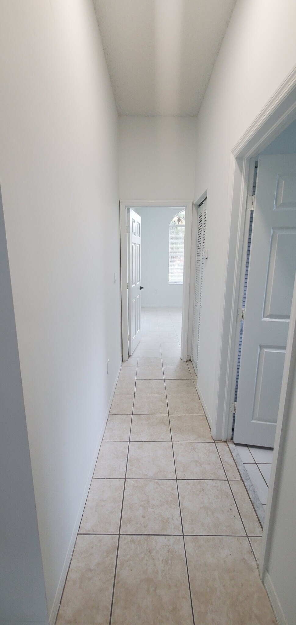 Building Photo - 420 SE 23rd Ln