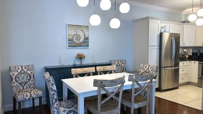 Building Photo - Gated Community, 3/2, Just Minutes to Beach!