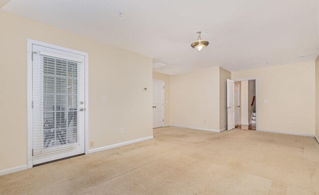 Building Photo - Beautiful 3 Story Townhome! Ready to Rent Now