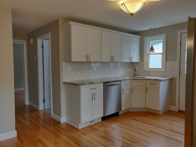 Building Photo - 5 Bedroom Home for Rent in Sixteen Acres