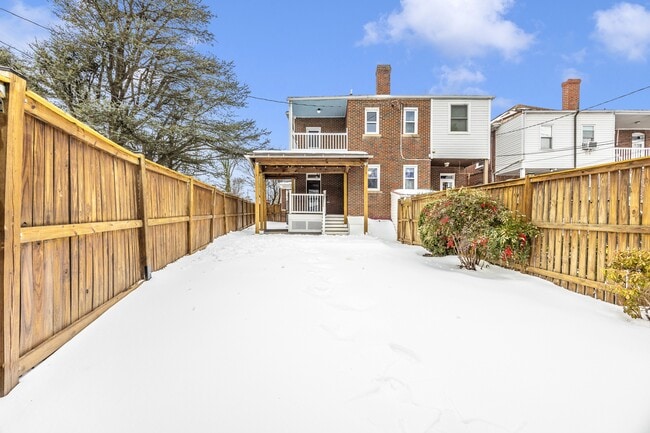 Building Photo - 2 College Ave