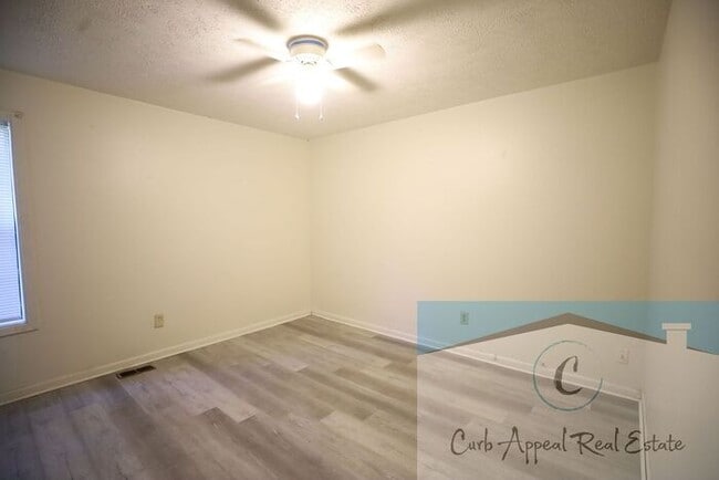 Building Photo - 2 bed, 1.5 bath apartment - $775 - HUD acc...