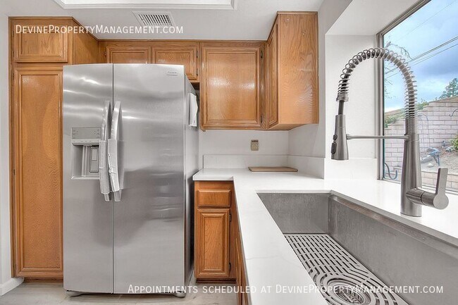 Building Photo - 902 California Privado