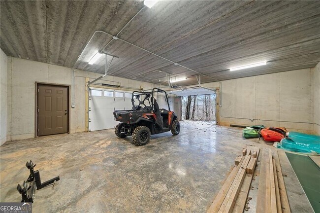 Building Photo - 5281 Laurel Ln