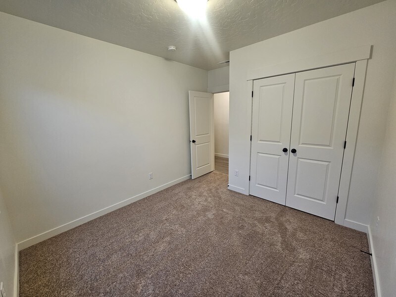 Building Photo - 895 E Antelope Dr