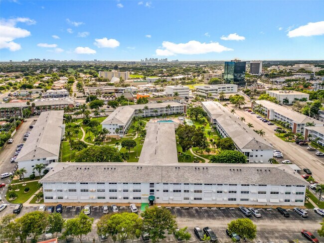 Building Photo - 5208 NE 24th Terrace