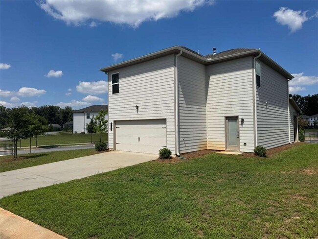 Building Photo - 312 Grey Falcon Ave