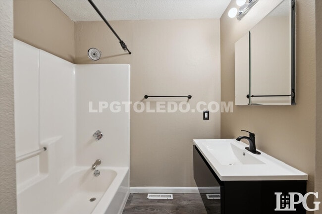 Building Photo - 7044 Springfield Dr