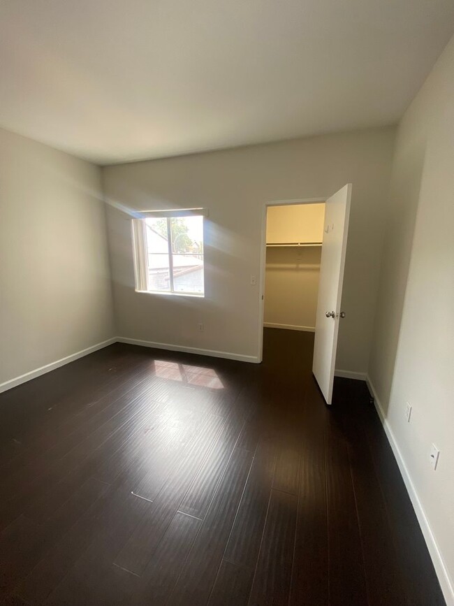Building Photo - Nicely upgraded 1 bedroom on the South Strip
