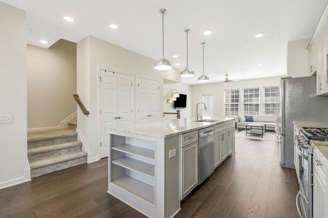 Building Photo - 17 Gala Ct