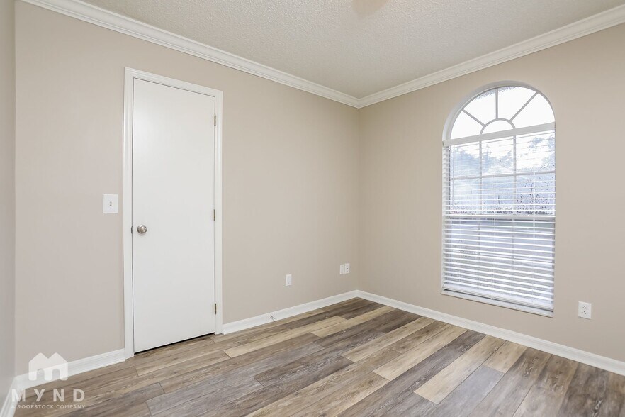Building Photo - 1729 Chatham Cir