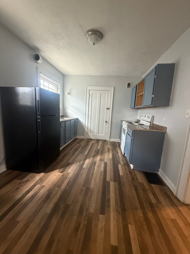 Building Photo - 1224 Sliker Ave