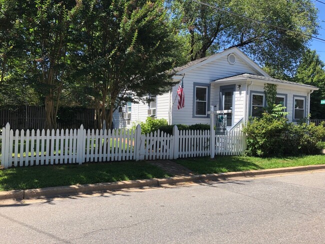 Primary Photo - Cottage in Eastport!