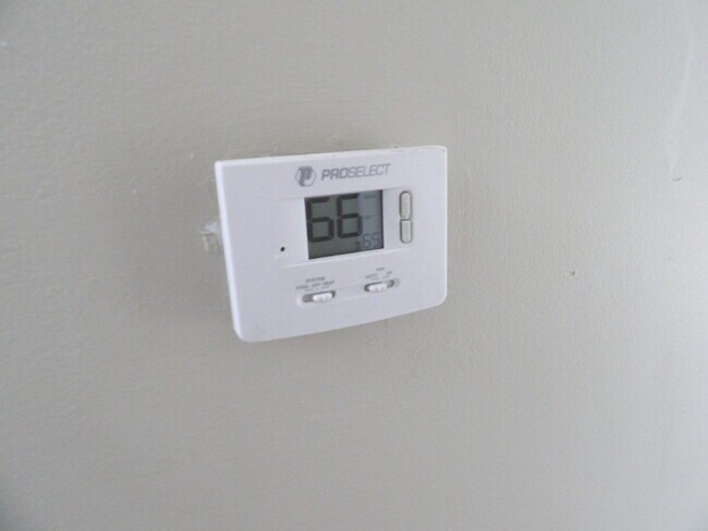 Building Photo - 140 Landings Dr