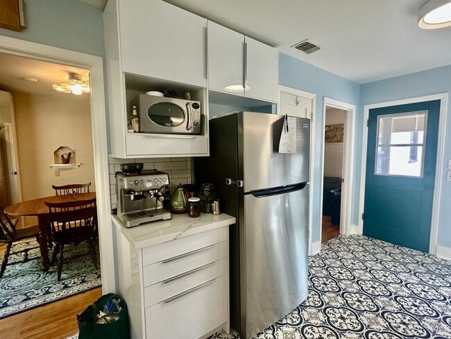 Building Photo - Updated Palo Alto Dream Rental with Backya...