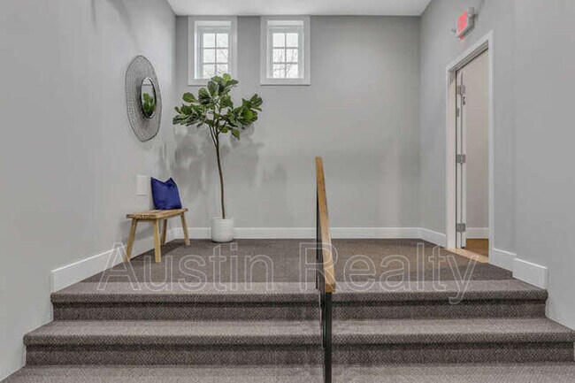 Building Photo - 5347 Nottingham Ave