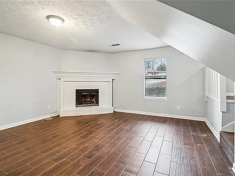 Building Photo - Room in House on Alicia Ct