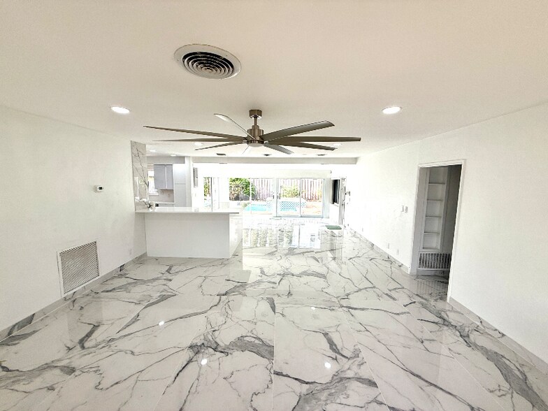 Building Photo - 2685 SE 5th St