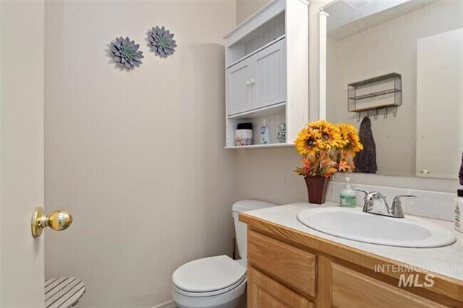 Building Photo - 3bed, 2.5bath, 2031sq.ft. home in South Nampa