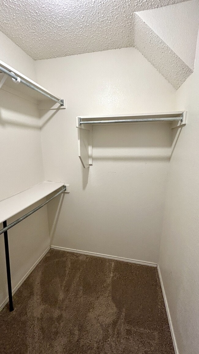 Building Photo - 111 Quail Run Dr