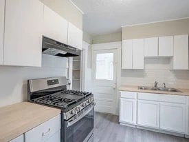 Building Photo - 1315 S Carson Ave
