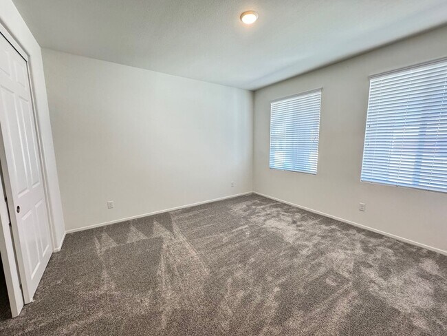 Building Photo - Newly built 5 + 3 With Solar! $4000/Month