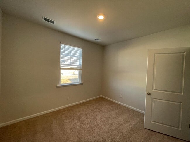 Building Photo - 190 Oakwood Blvd