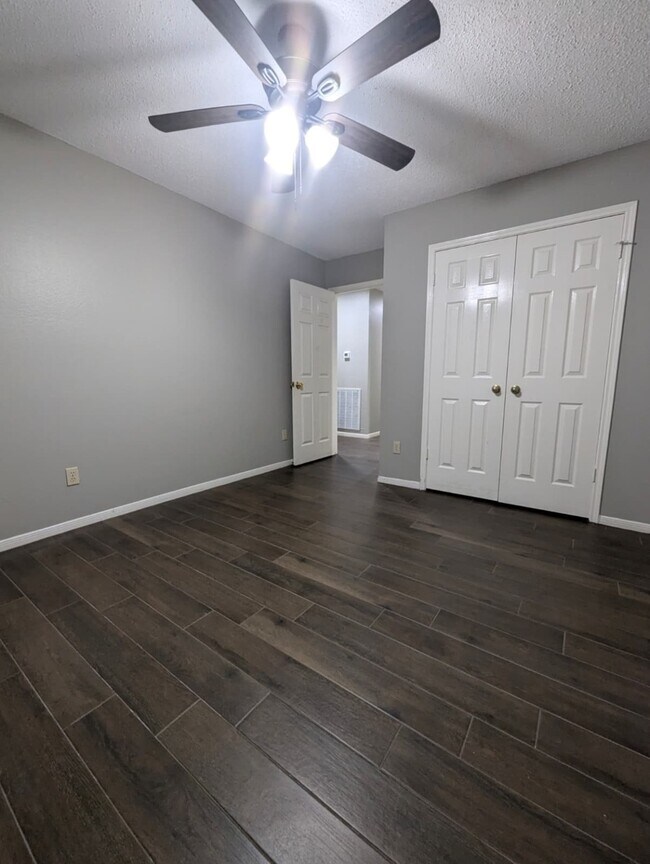 Building Photo - 827 Coral Tree Pl