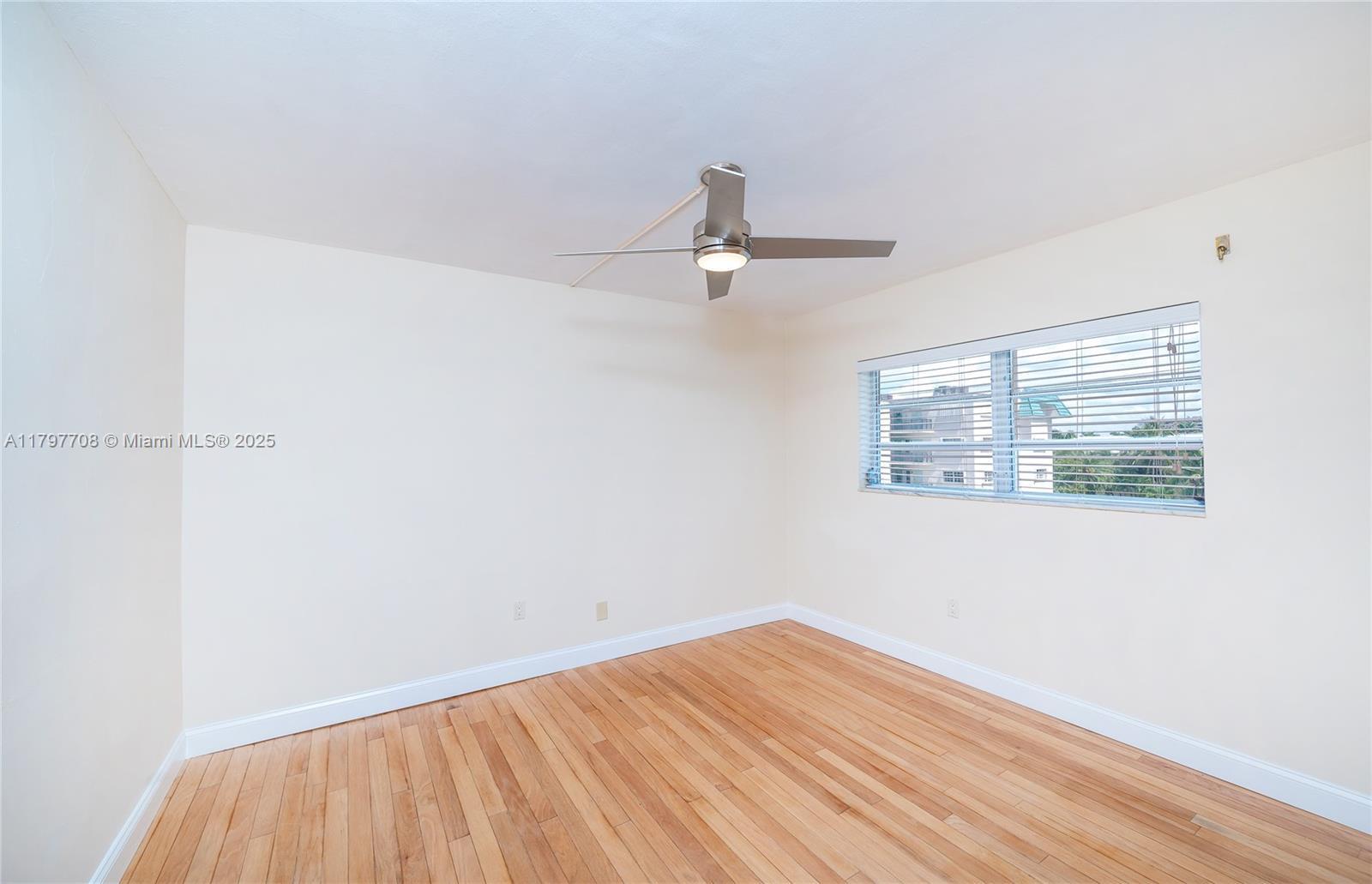 Building Photo - 301 Sunrise Dr