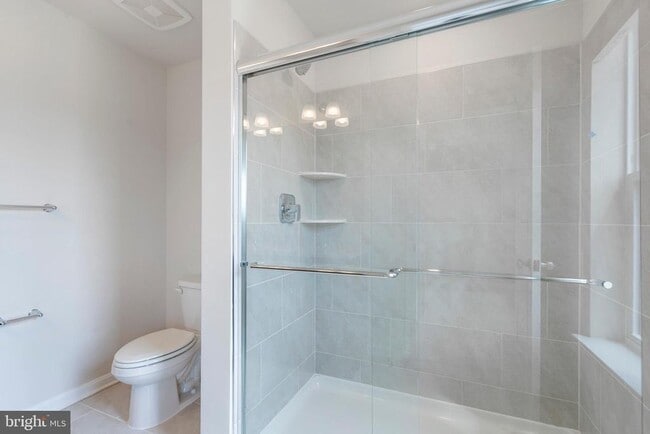 Building Photo - 572 Union St