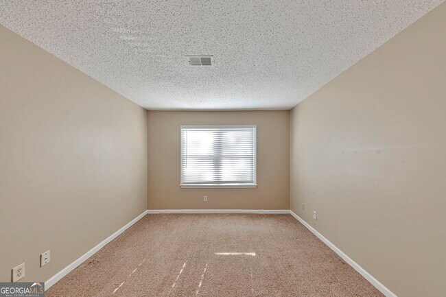 Building Photo - 260 Manning Rd SW