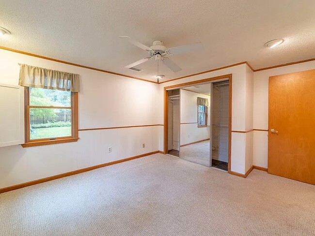 Building Photo - Rutledge Home