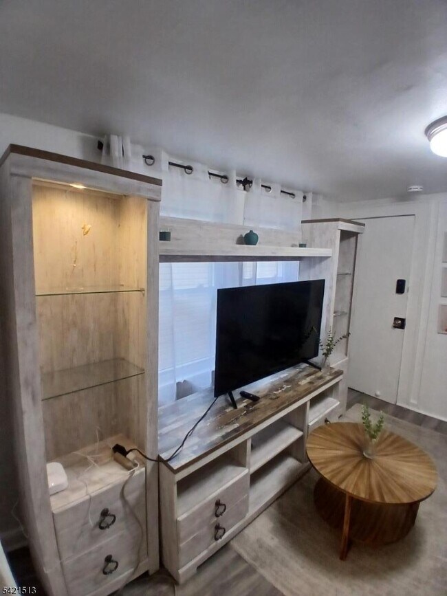 Building Photo - 17 Thomas St