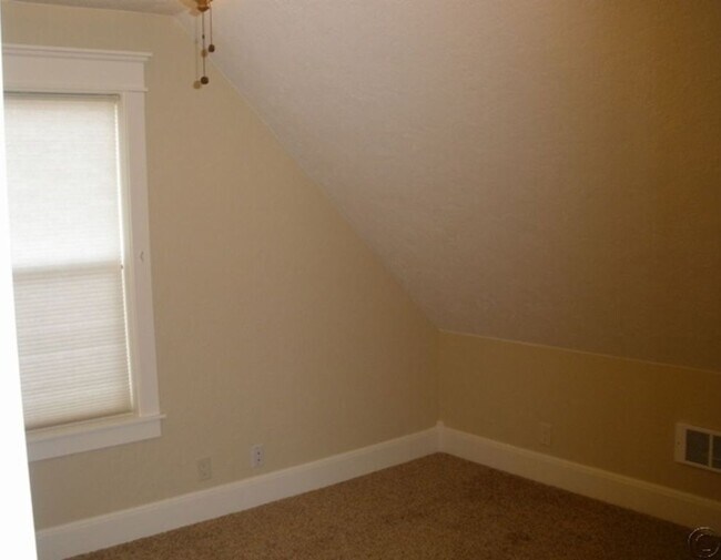 Building Photo - Stunning 4 bed, 3.75 bath Hamilton Home.