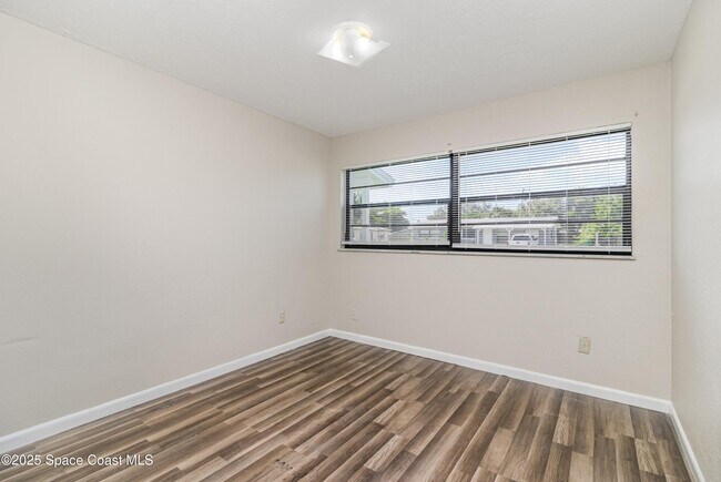 Building Photo - 3648 Tomlin Dr