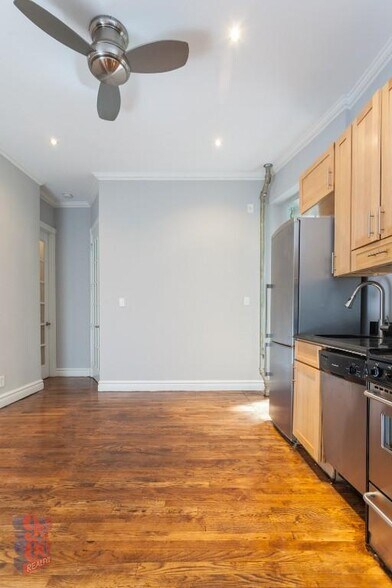 Building Photo - 250 Mott St