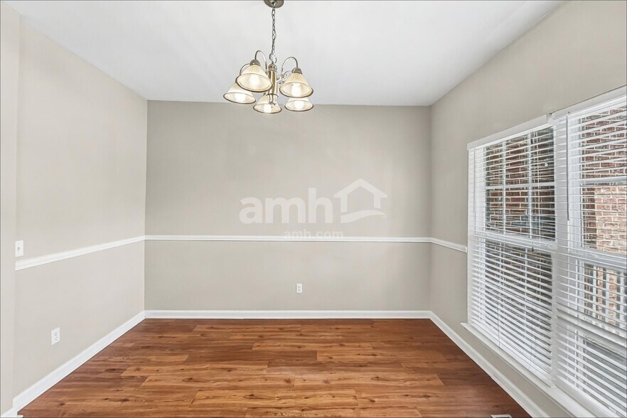 Building Photo - 204 Annesbury Ln