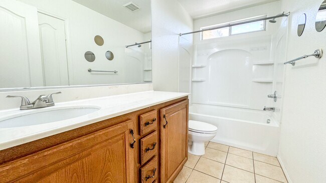 Building Photo - Spacious 3-Bed + Loft & Den | Granite Coun...