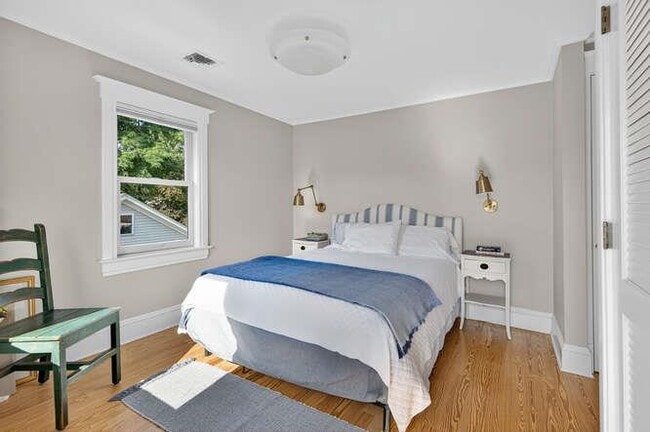 Building Photo - 25 Soundview Ave